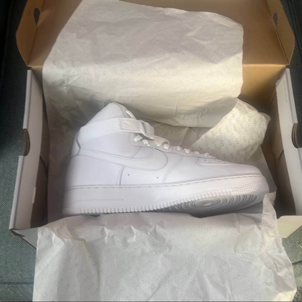 Nike White High-Top Sneakers with Lace-Up Closure - Picture 5 of 5